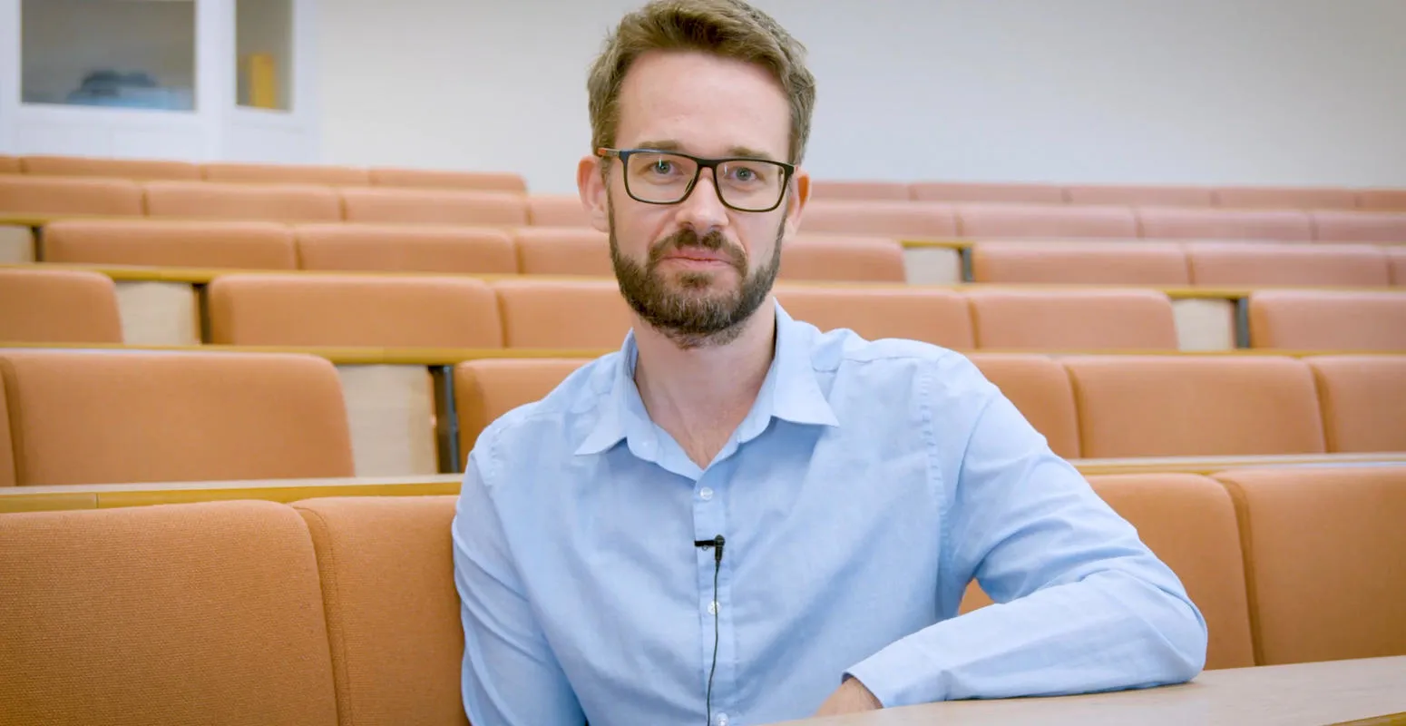 Dr Alex Caveen